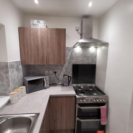 Three Bedroom Modern Apartment By Luton Airport And Luton Station Exterior foto